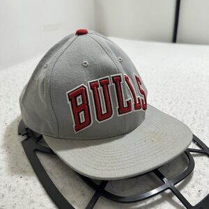 Mitchell & Ness Chicago Bulls Men's Adjustable Hat Baseball Cap Gray Red Wool